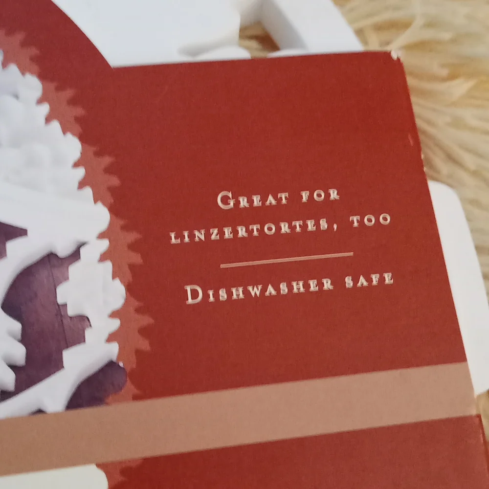 WILLIAMS-SONOMA OAK LEAF LATTICE PIECRUST CUTTER